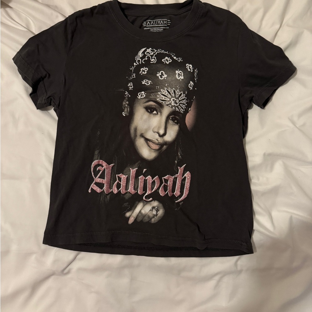 Cropped women’s Black Graphic T-Shirt